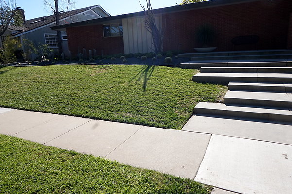 1062 E Tehachapi Dr