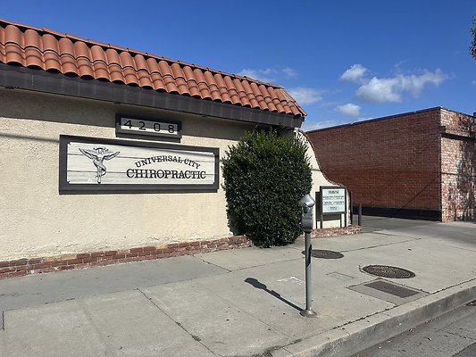 Businesses Next to Verse