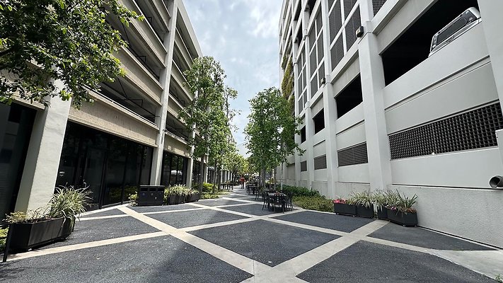 Universal Bldg 2128 exterior walkway
